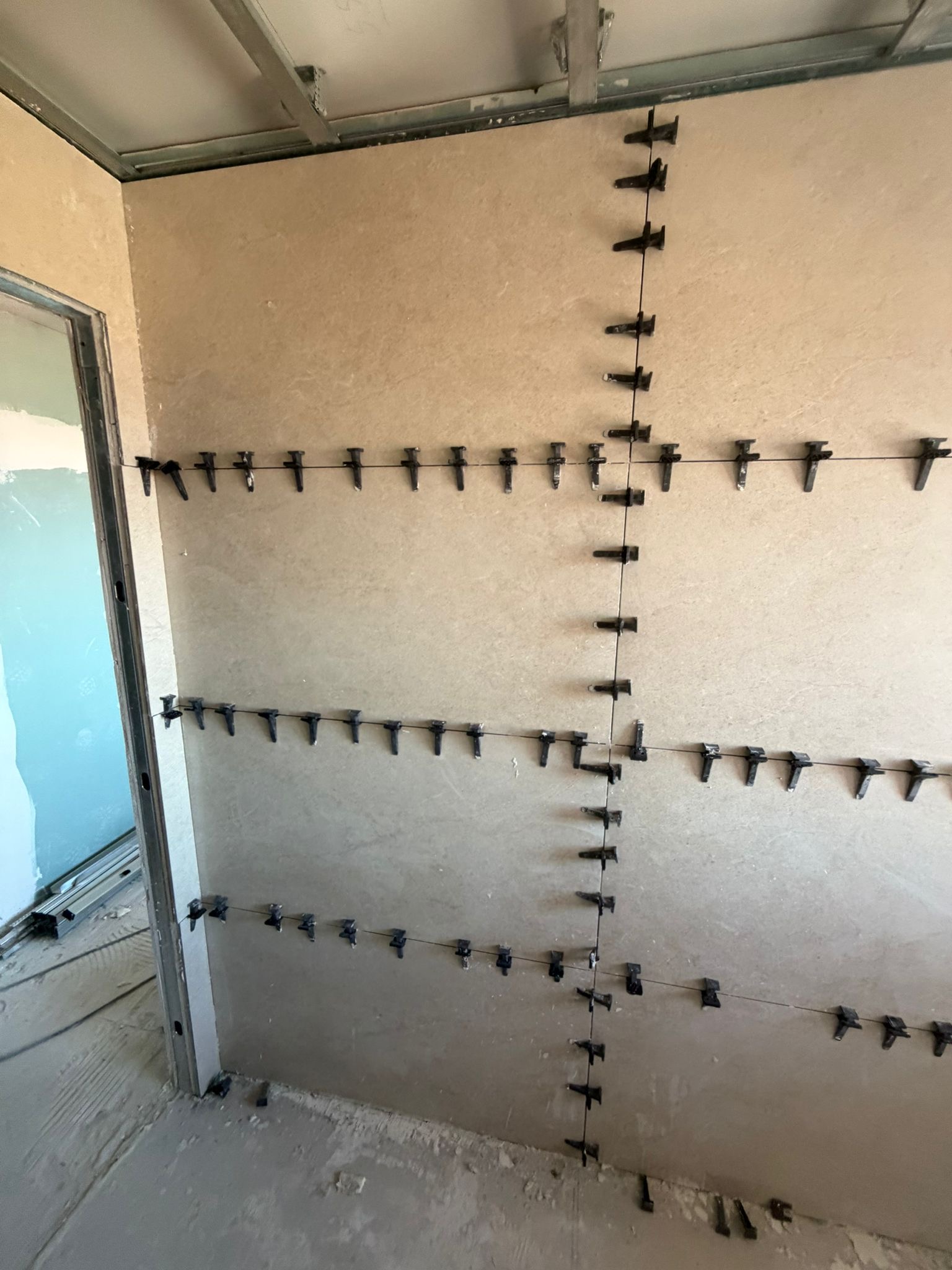 Tiling in complex room geometry